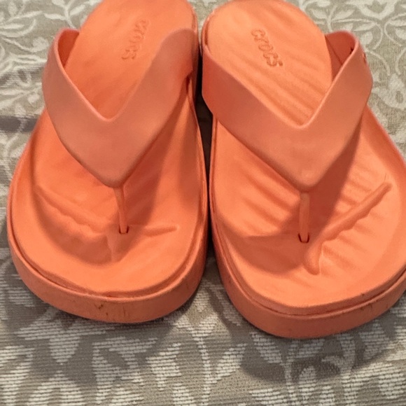 CROCS Women’s Coral Foam Flip Sandals - Picture 4 of 10